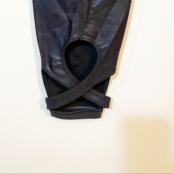 Good American Liquid Cross Over Faux Leather Leggings Black NWT 2 High Rise - Picture 4 of 7